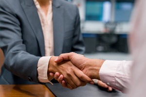 A person who was looking for a "Personal Injury Attorney Near You" shakes hands with that lawyer